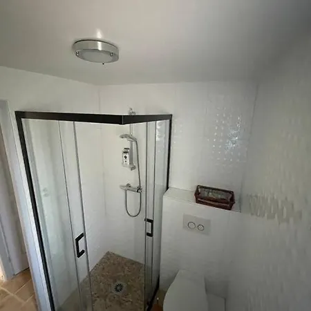 Apartment Bas De Chez Marta *